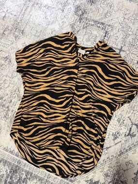 Violet & Claire Black and Tan Zebra Print Short Sleeve Blouse